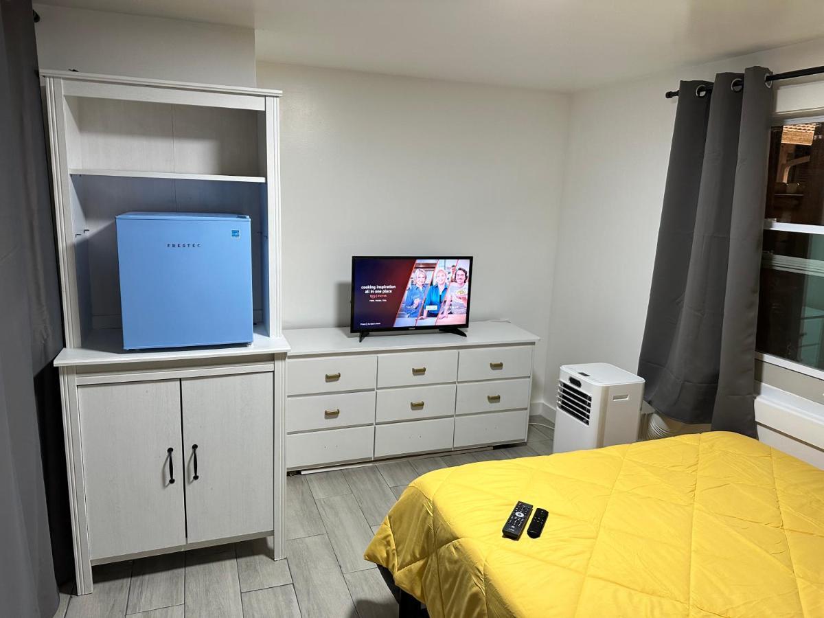 Serene Full Bed With 50 Inch Smart Tv, Netflix, Airplay, Mini-Fridge, And 500 Mbps Wifi Near Fiu, Dolphin Mall, Airport Miami Esterno foto